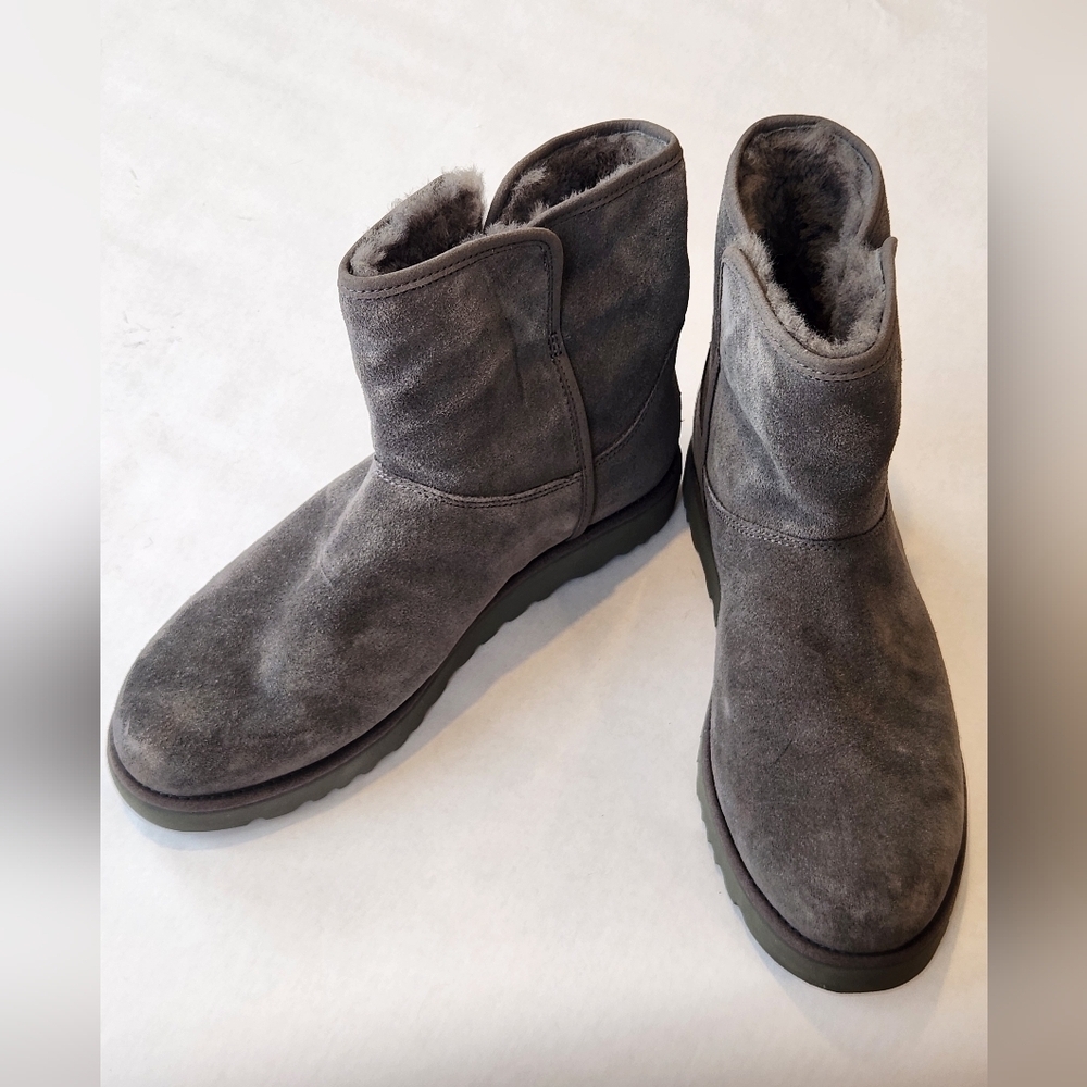 NEW! || UGGS || Classic Mini II grey suede leather boots shearling sz 8.5